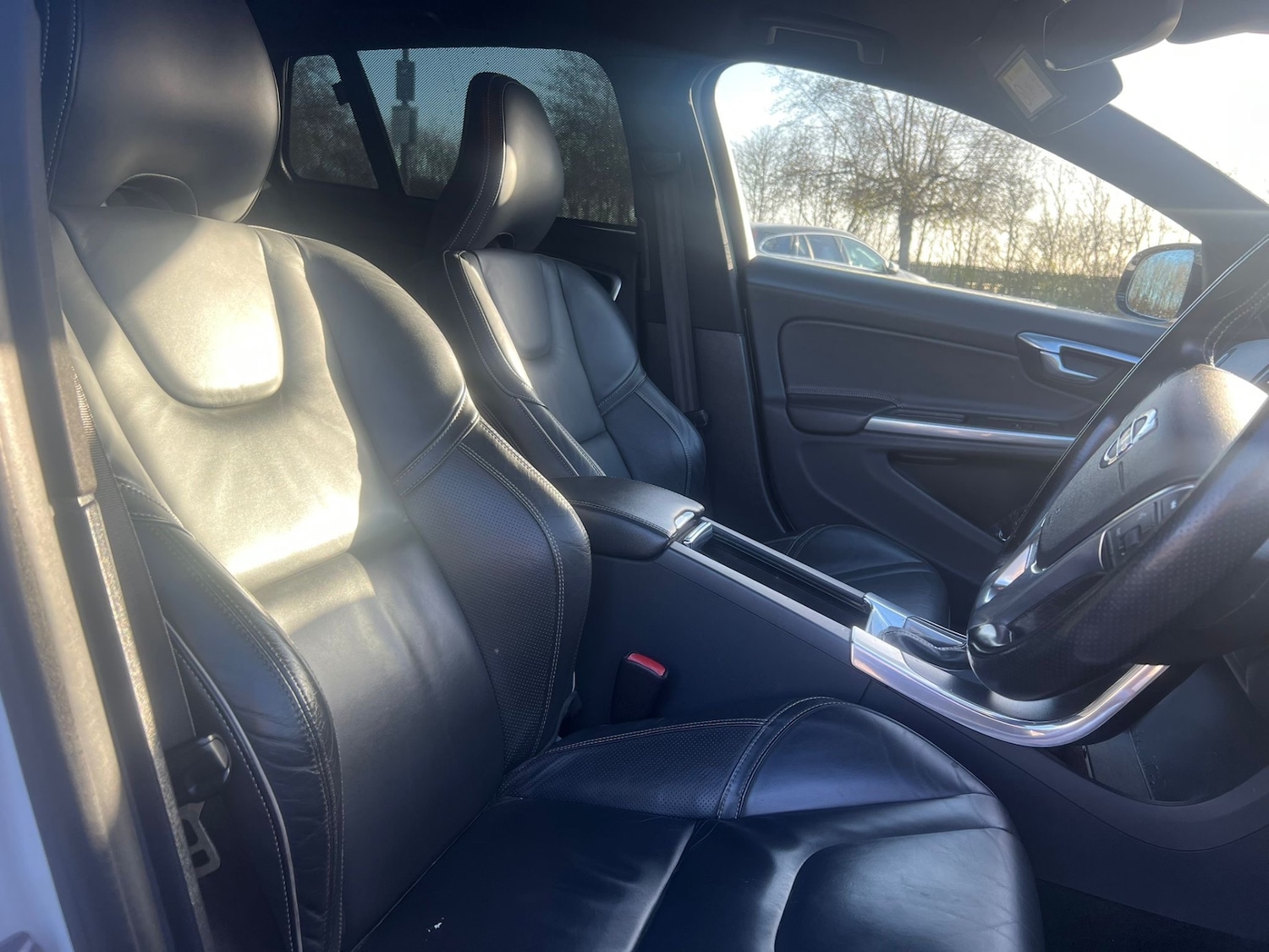 Used Volvo V60 2015 for sale - 77020549: Photo 12