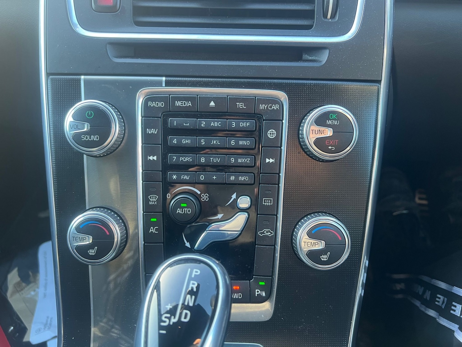 Used Volvo V60 2015 for sale - 77020549: Photo 15