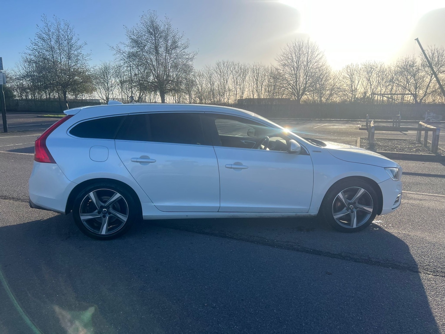 Used Volvo V60 2015 for sale - 77020549: Photo 2