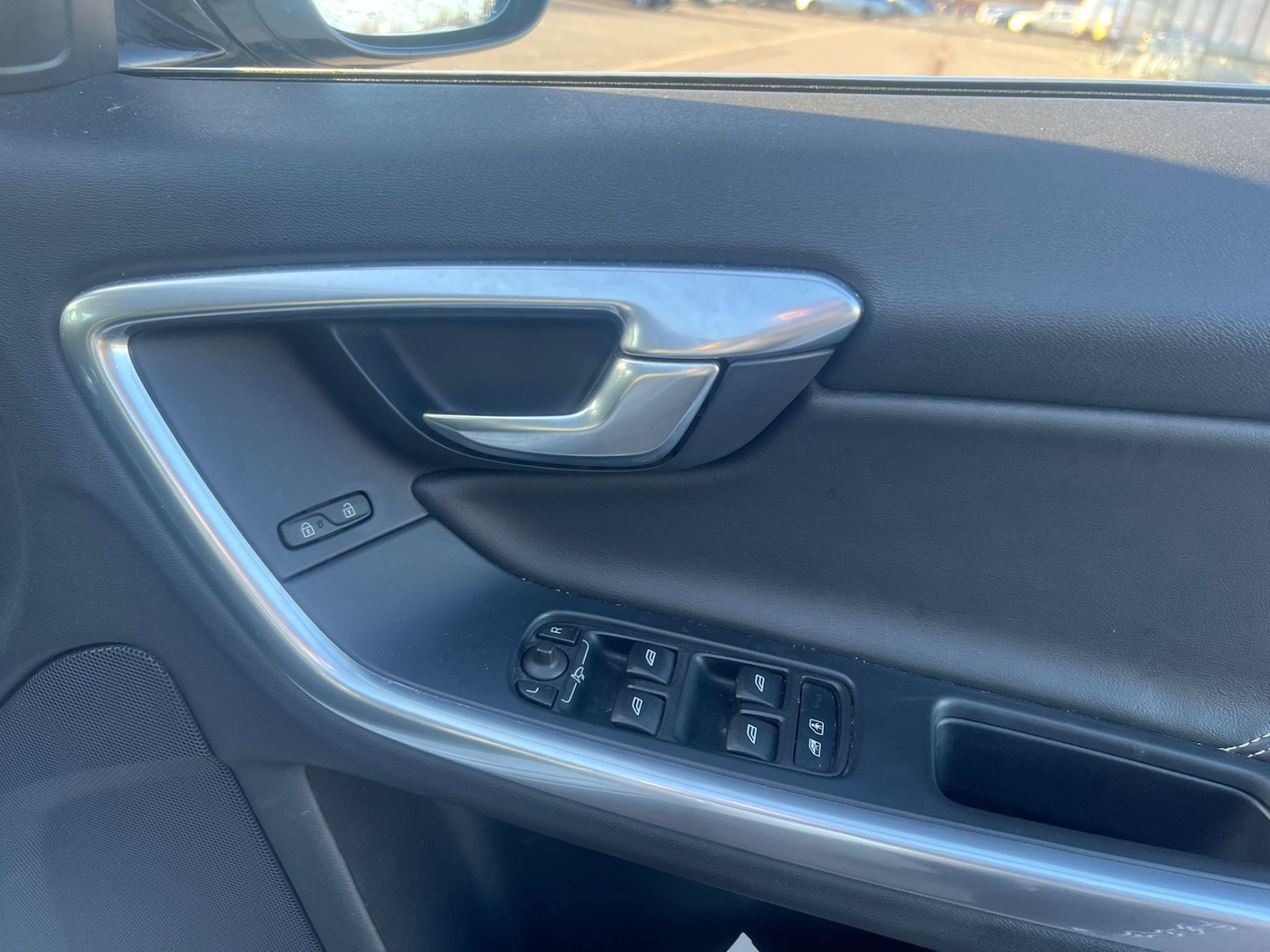 Used Volvo V60 2015 for sale - 77020549: Photo 21