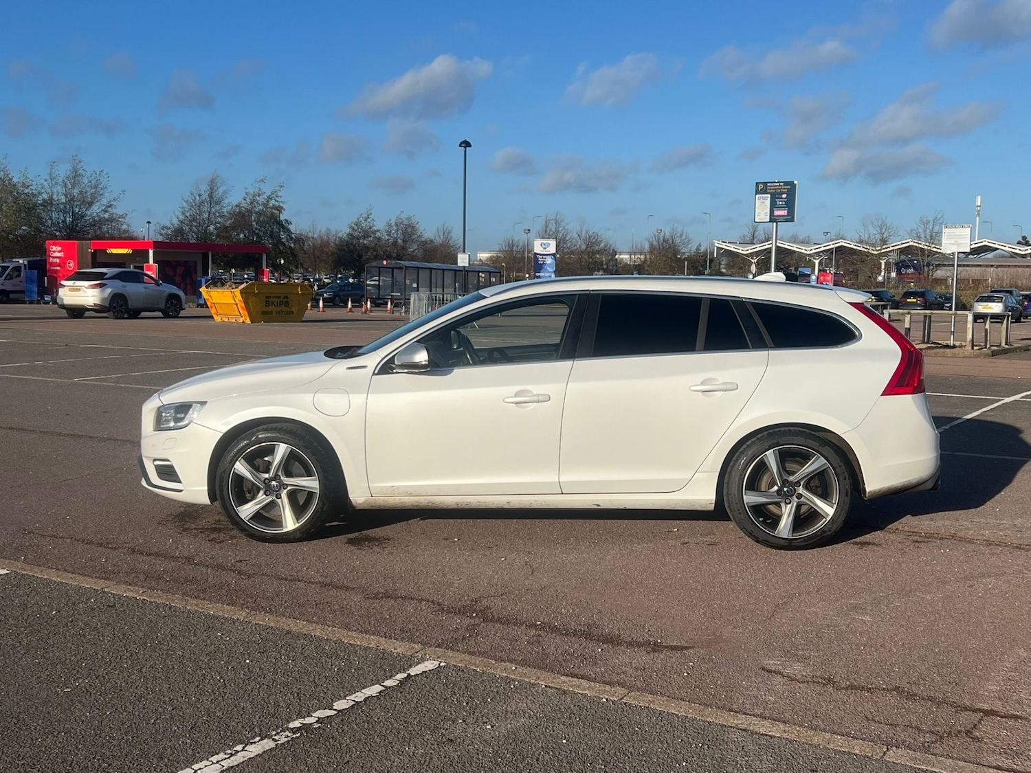 Used Volvo V60 2015 for sale - 77020549: Photo 6