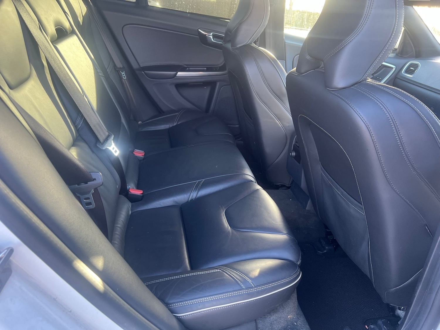 Used Volvo V60 2015 for sale - 77020549: Photo 9