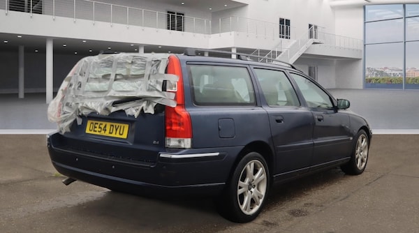 Used Volvo V70 2004 for sale - 75614504: Photo 2