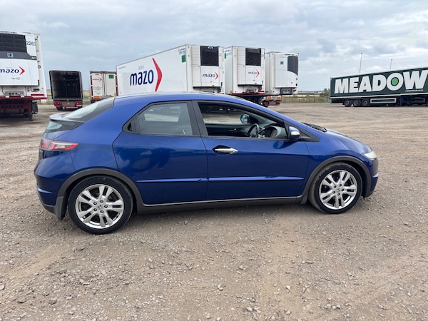 Used Honda Civic 2010 for sale - 75523930: Photo 2