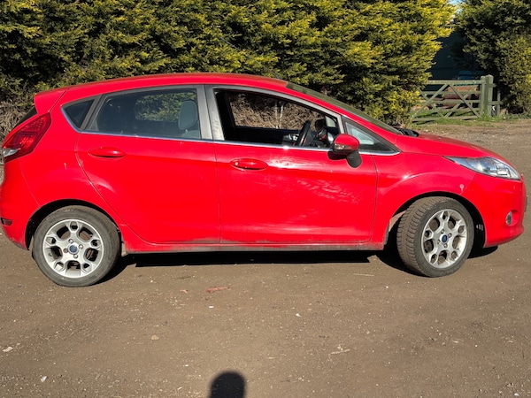 Used Ford Fiesta 2011 for sale - 75613795: Photo 2
