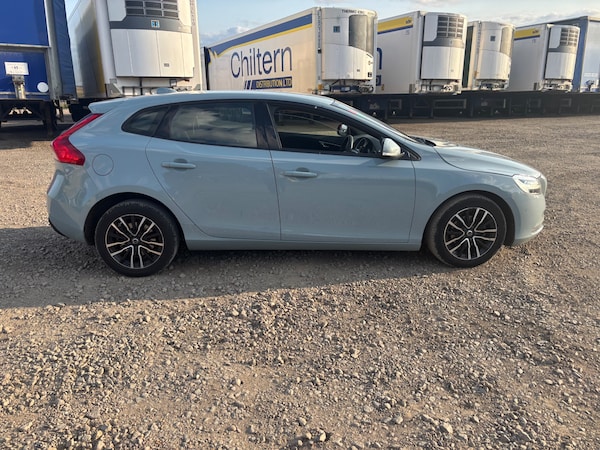 Used Volvo V40 2018 for sale - 75518178: Photo 2