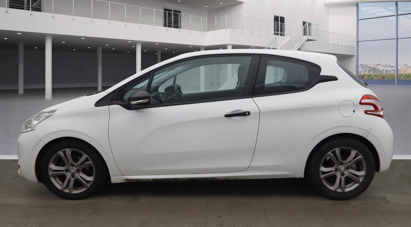 Used Peugeot 208 2014 for sale - 77578509: Photo 6