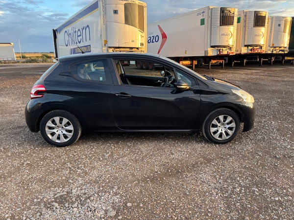 Used Peugeot 208 2012 for sale - 75630000: Photo 2