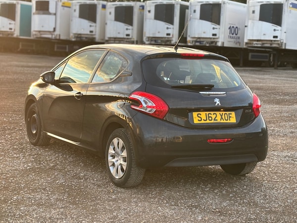 Used Peugeot 208 2012 for sale - 75630000: Photo 5