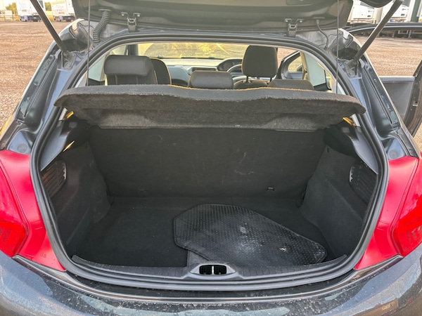 Used Peugeot 208 2012 for sale - 75630000: Photo 9