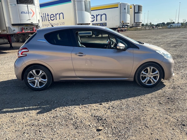 Used Peugeot 208 2012 for sale - 75525558: Photo 2