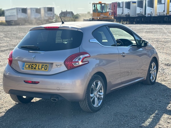 Used Peugeot 208 2012 for sale - 75525558: Photo 3
