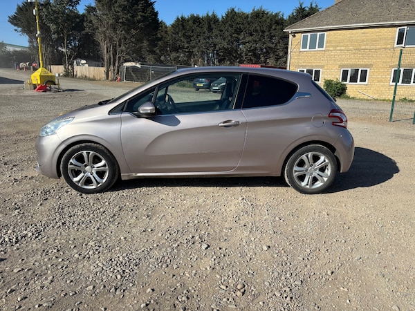 Used Peugeot 208 2012 for sale - 75525558: Photo 6