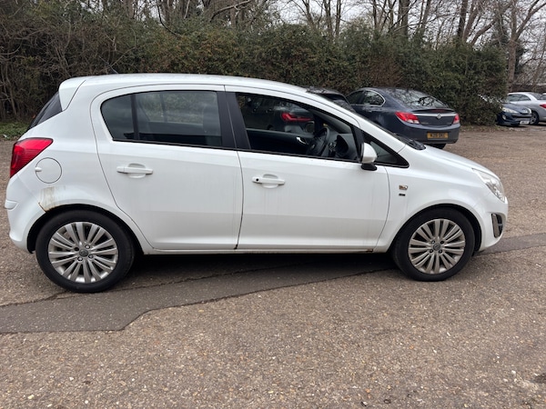 Used Vauxhall Corsa 2011 for sale - 75613847: Photo 2