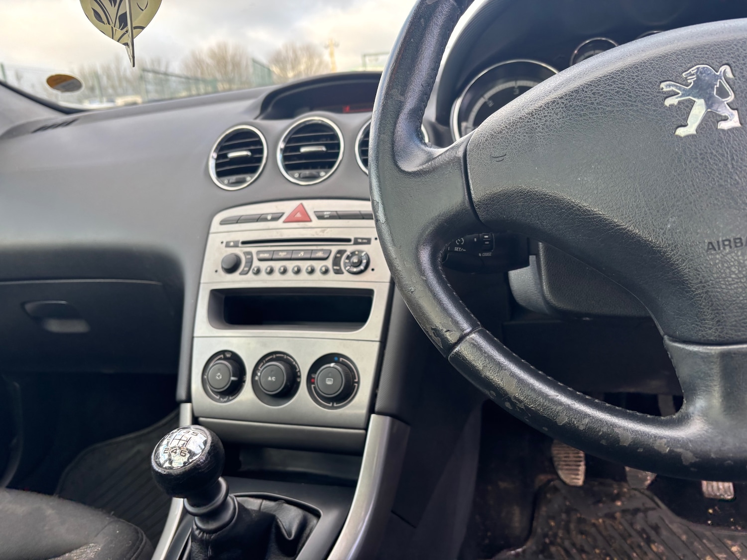 Used Peugeot 308 2010 for sale - 76625773: Photo 12