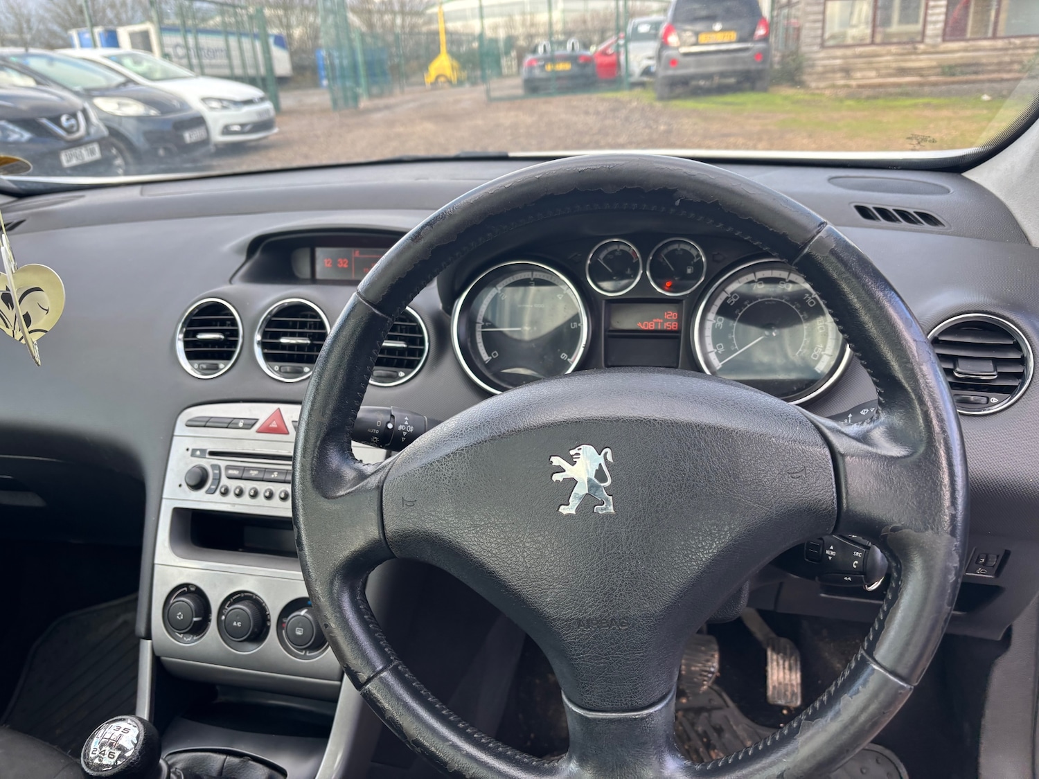 Used Peugeot 308 2010 for sale - 76625773: Photo 13