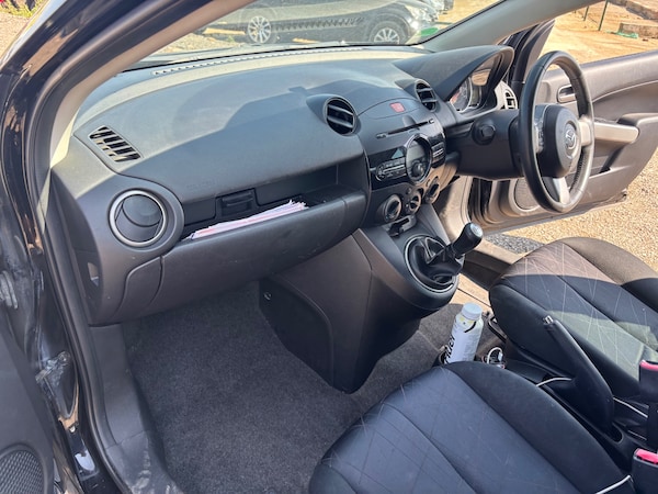Used Mazda Mazda2 2013 for sale - 75529502: Photo 15