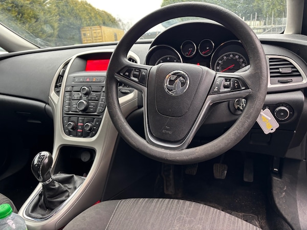 Used Vauxhall Astra 2011 for sale - 75613974: Photo 8