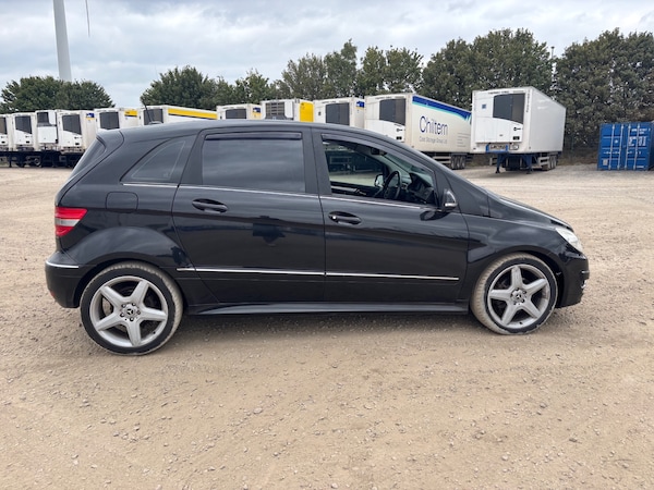 Used Mercedes-Benz B Class 2010 for sale - 75701291: Photo 2