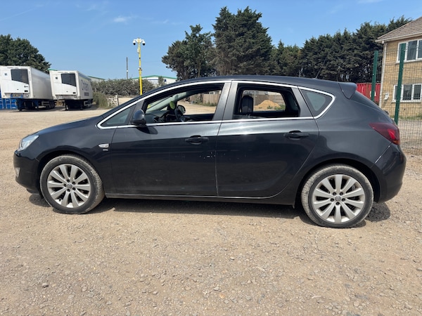 Used Vauxhall Astra 2012 for sale - 75530136: Photo 6