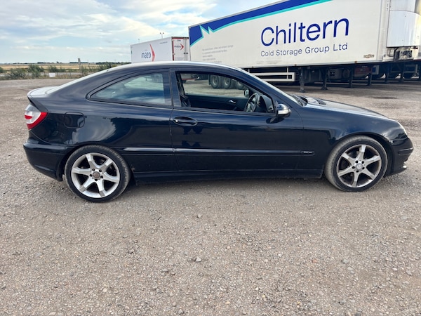 Used Mercedes-Benz C-Class 2007 for sale - 75518174: Photo 2