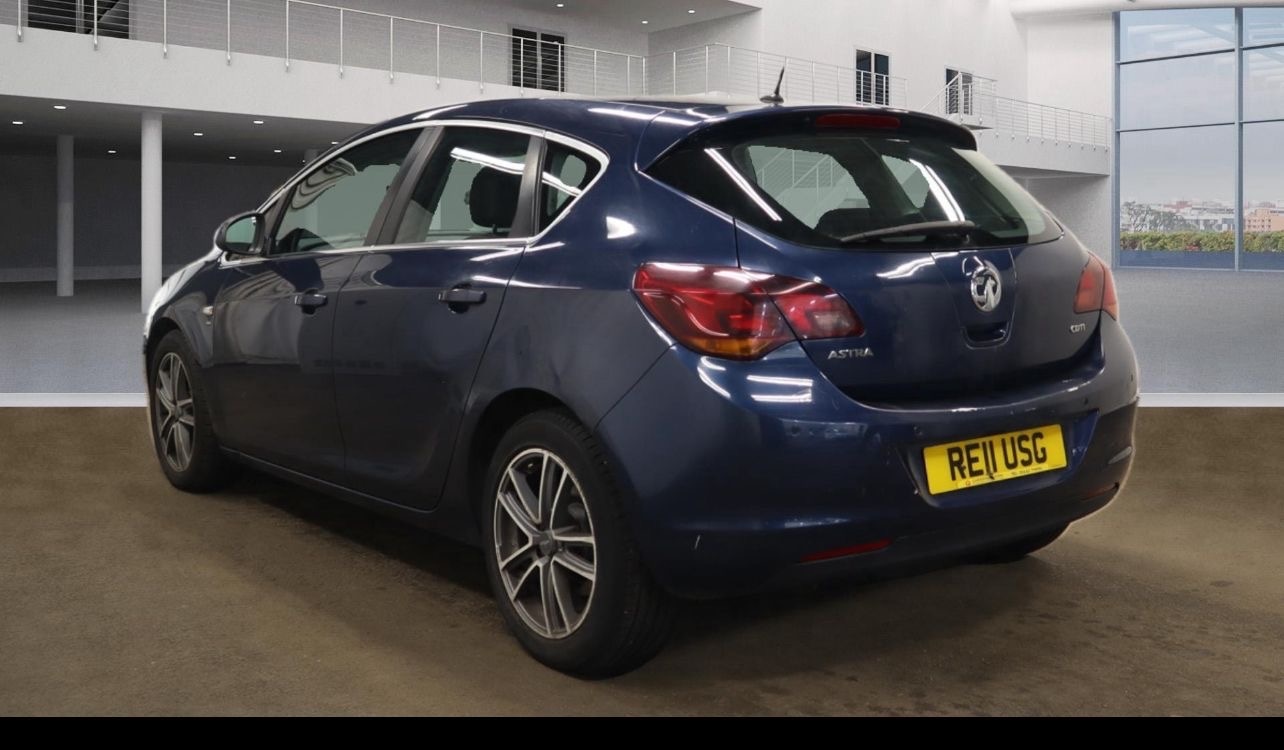 Used Vauxhall Astra 2011 for sale - 76319481: Photo 2