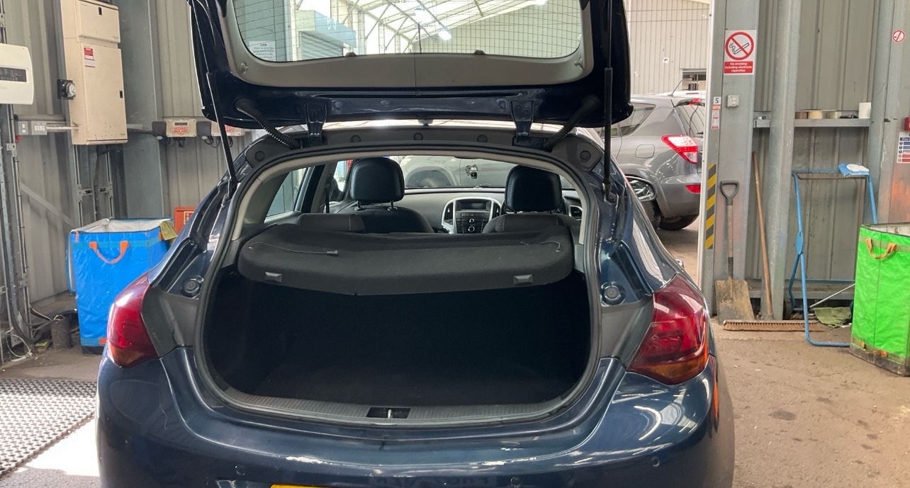 Used Vauxhall Astra 2011 for sale - 76319481: Photo 4