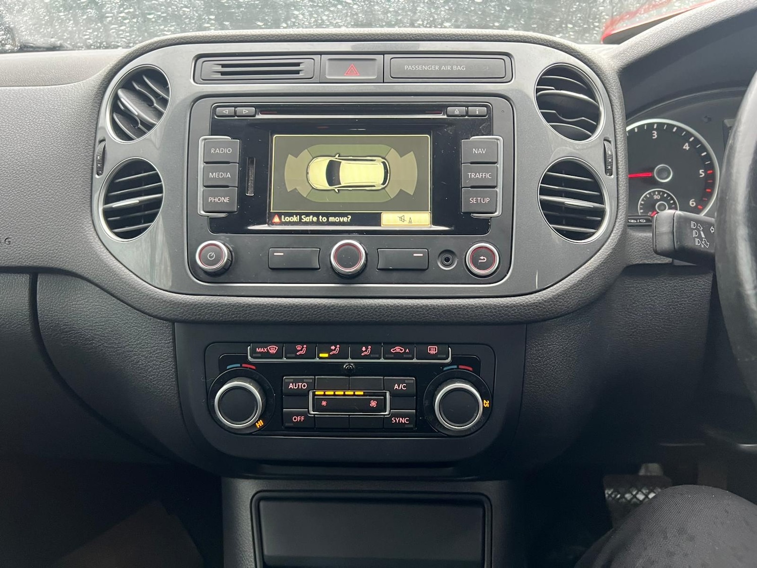 Used Volkswagen Tiguan 2015 for sale - 76822005: Photo 11