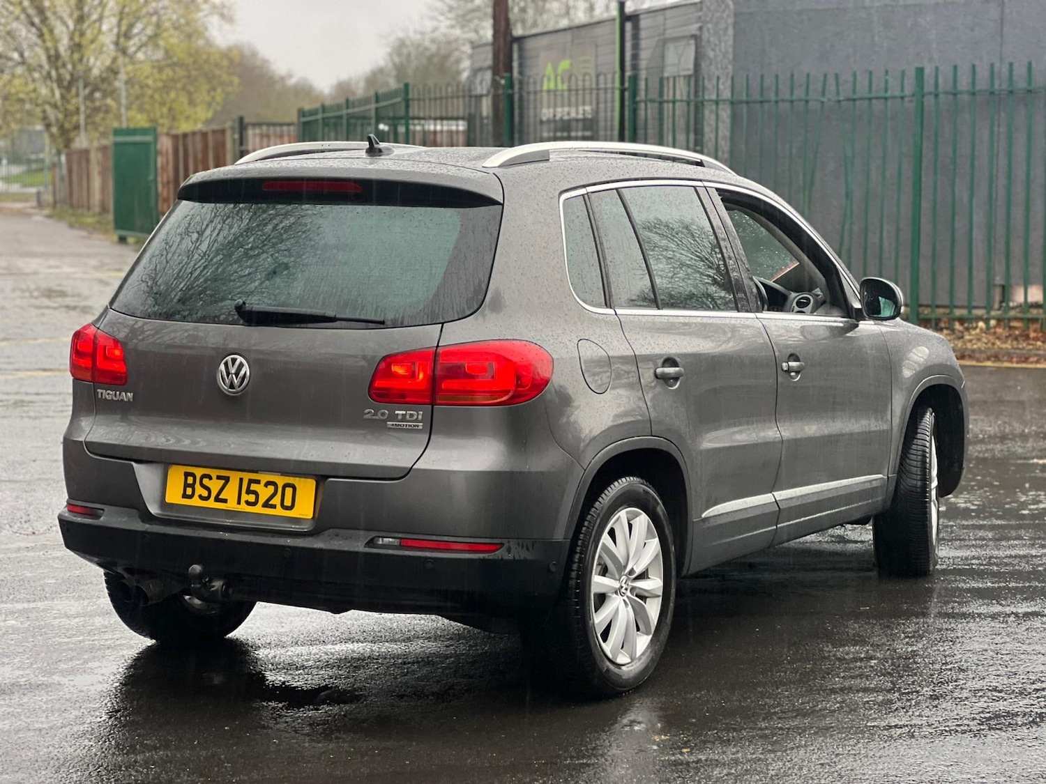 Used Volkswagen Tiguan 2015 for sale - 76822005: Photo 2