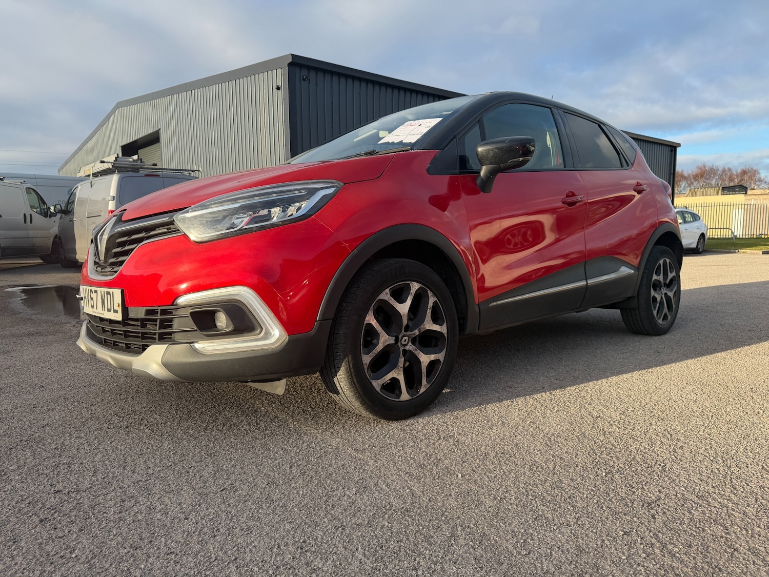 Used Renault Captur 2017 for sale - 77385557: Photo 2