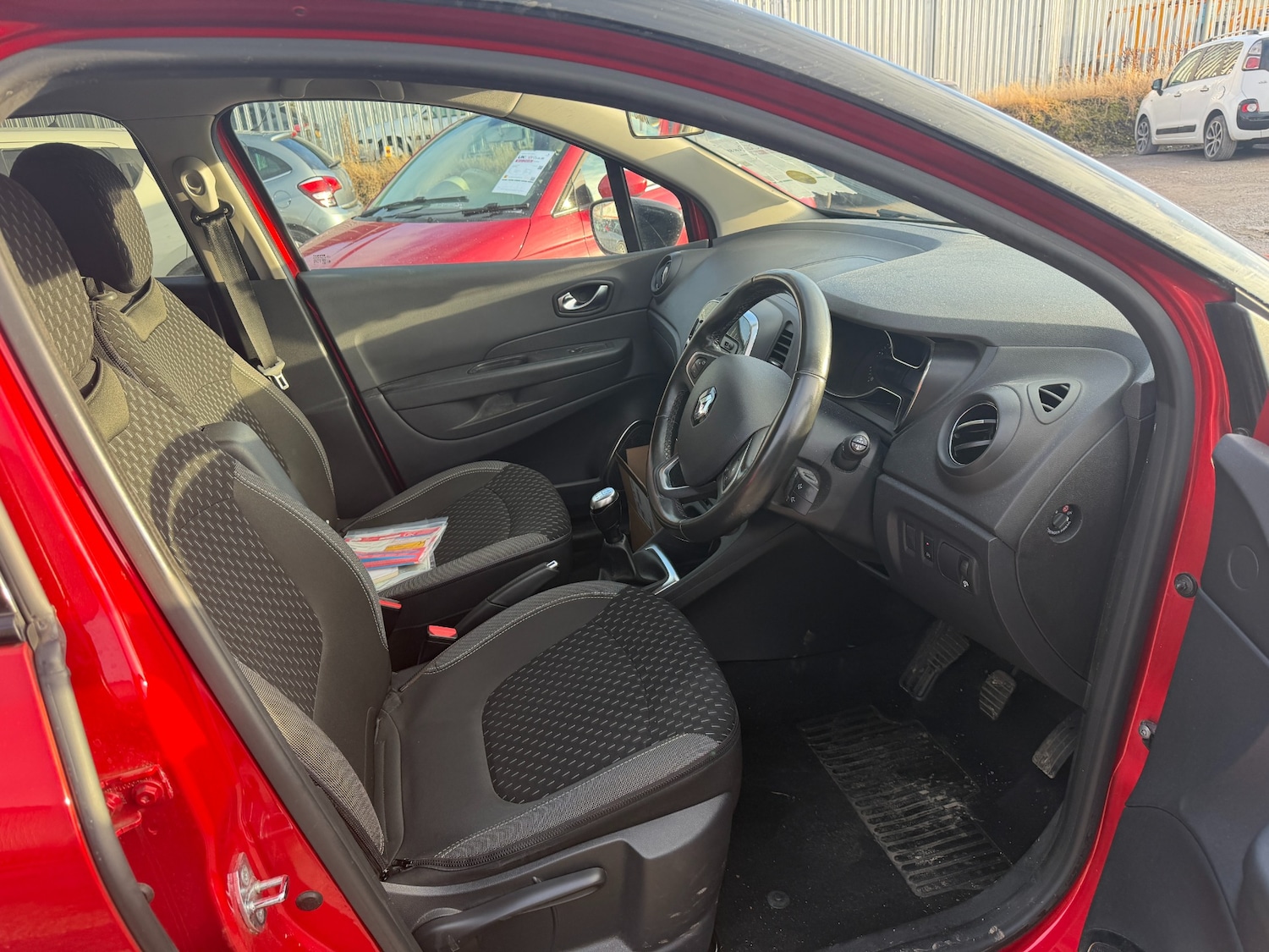 Used Renault Captur 2017 for sale - 77385557: Photo 6