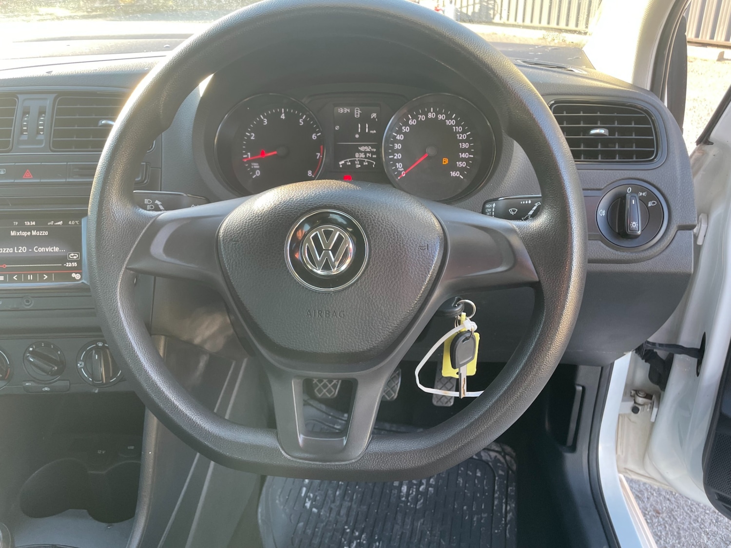 Used Volkswagen Polo 2015 for sale - 77094345: Photo 6
