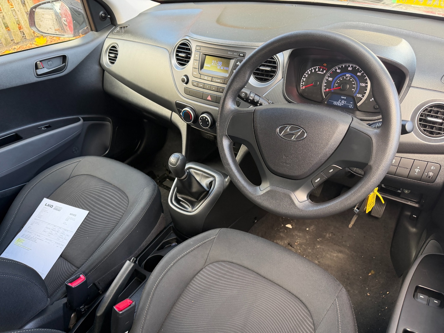 Used Hyundai i10 2018 for sale - 76343943: Photo 6