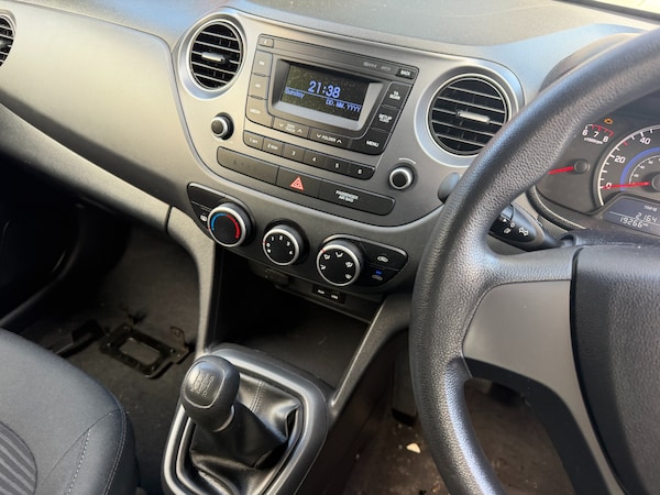Used Hyundai i10 2018 for sale - 76343943: Photo 8