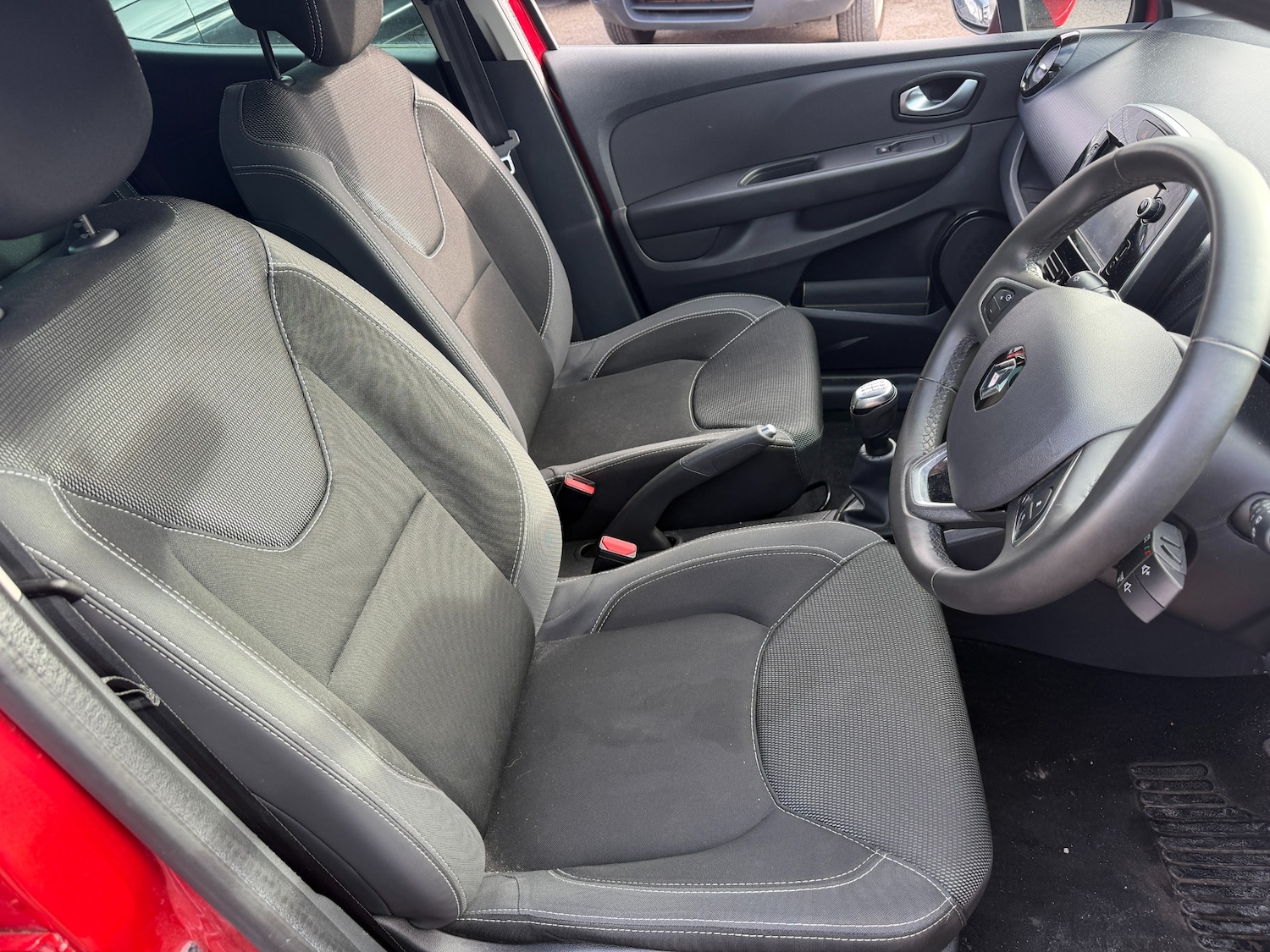 Used Renault Clio 2018 for sale - 76334190: Photo 6