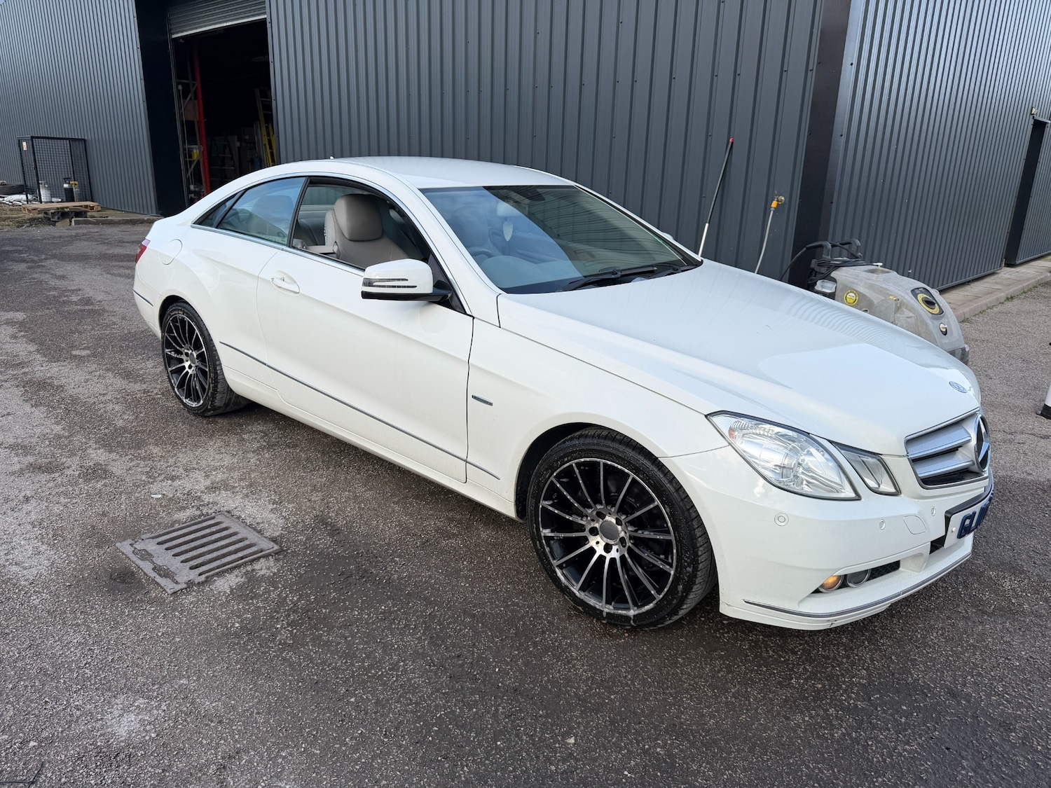 Used Mercedes-Benz E Class 2010 for sale - 77643982: Photo 1