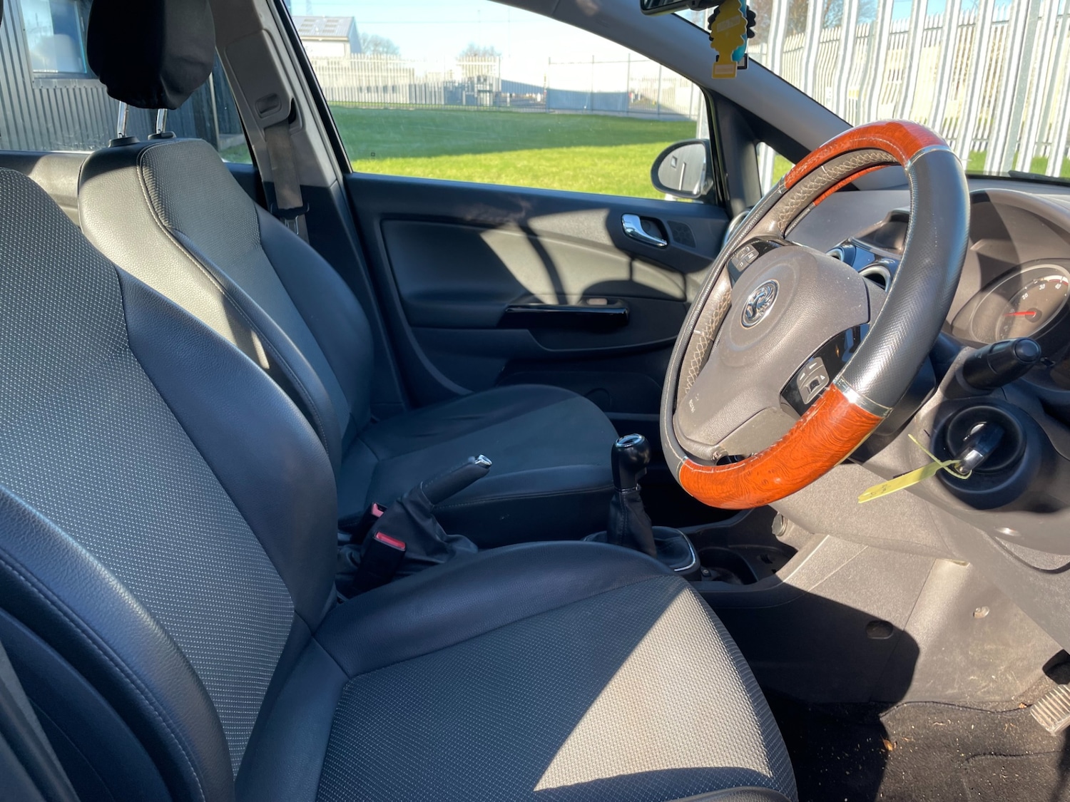 Used Vauxhall Corsa 2010 for sale - 76693689: Photo 3