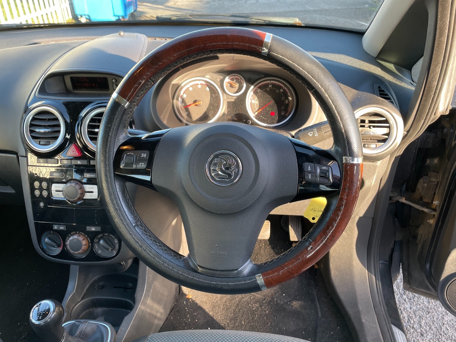 Used Vauxhall Corsa 2010 for sale - 76693689: Photo 4