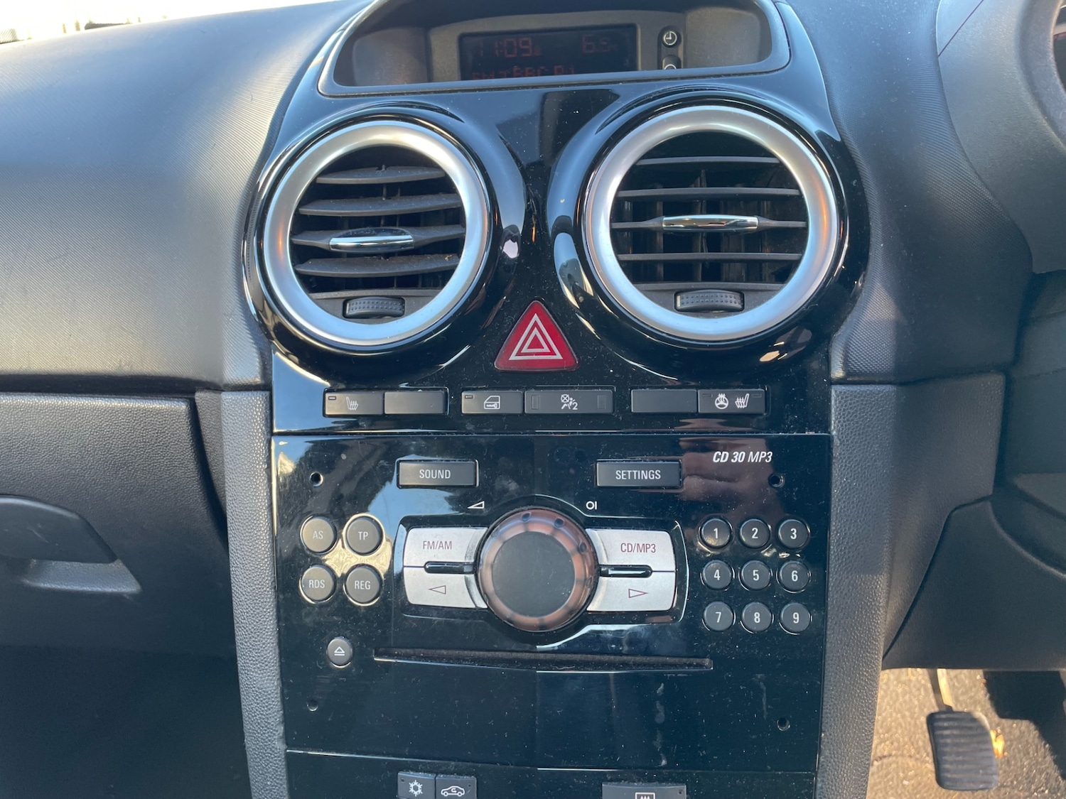 Used Vauxhall Corsa 2010 for sale - 76693689: Photo 6