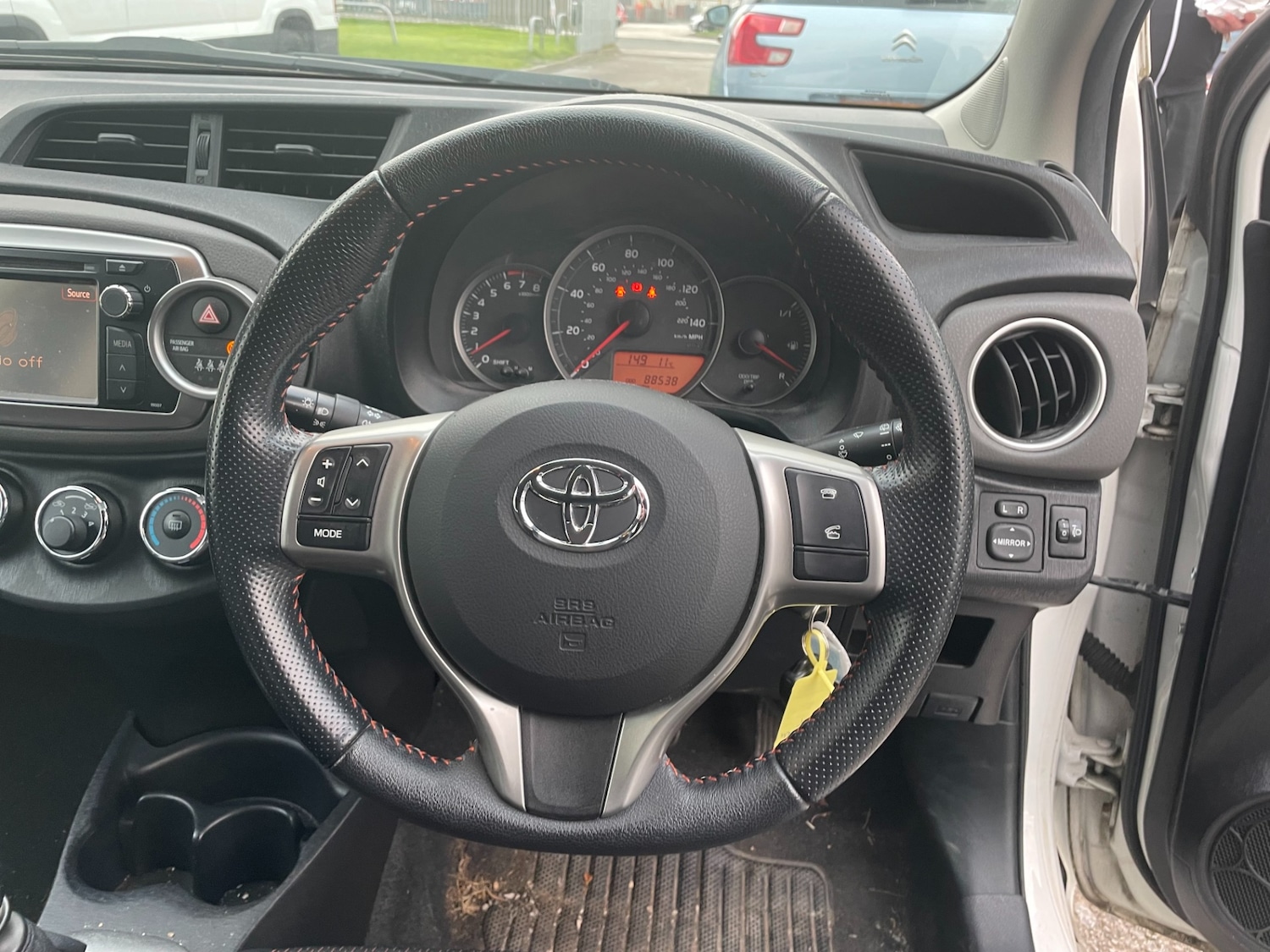 Used Toyota Yaris 2011 for sale - 76906157: Photo 4