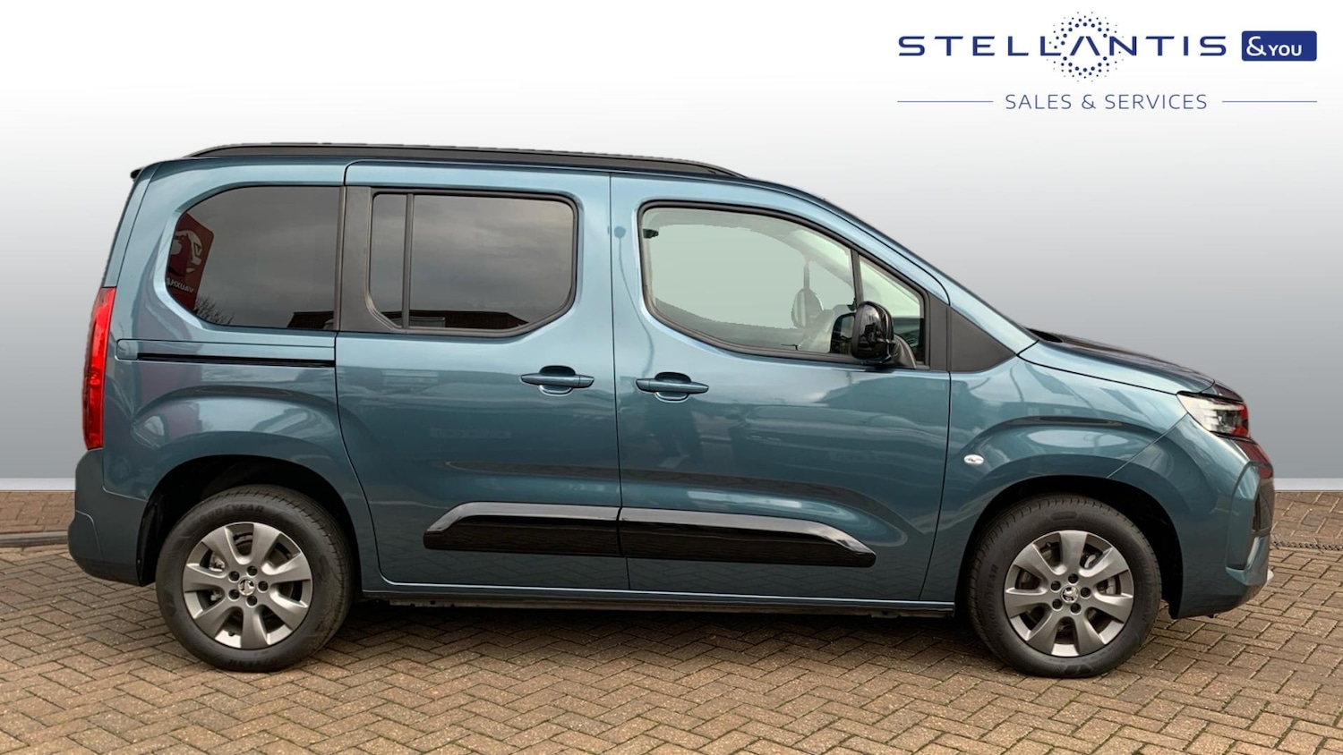 Used Vauxhall Combo Life Electric 2024 for sale - 76574354: Photo 2