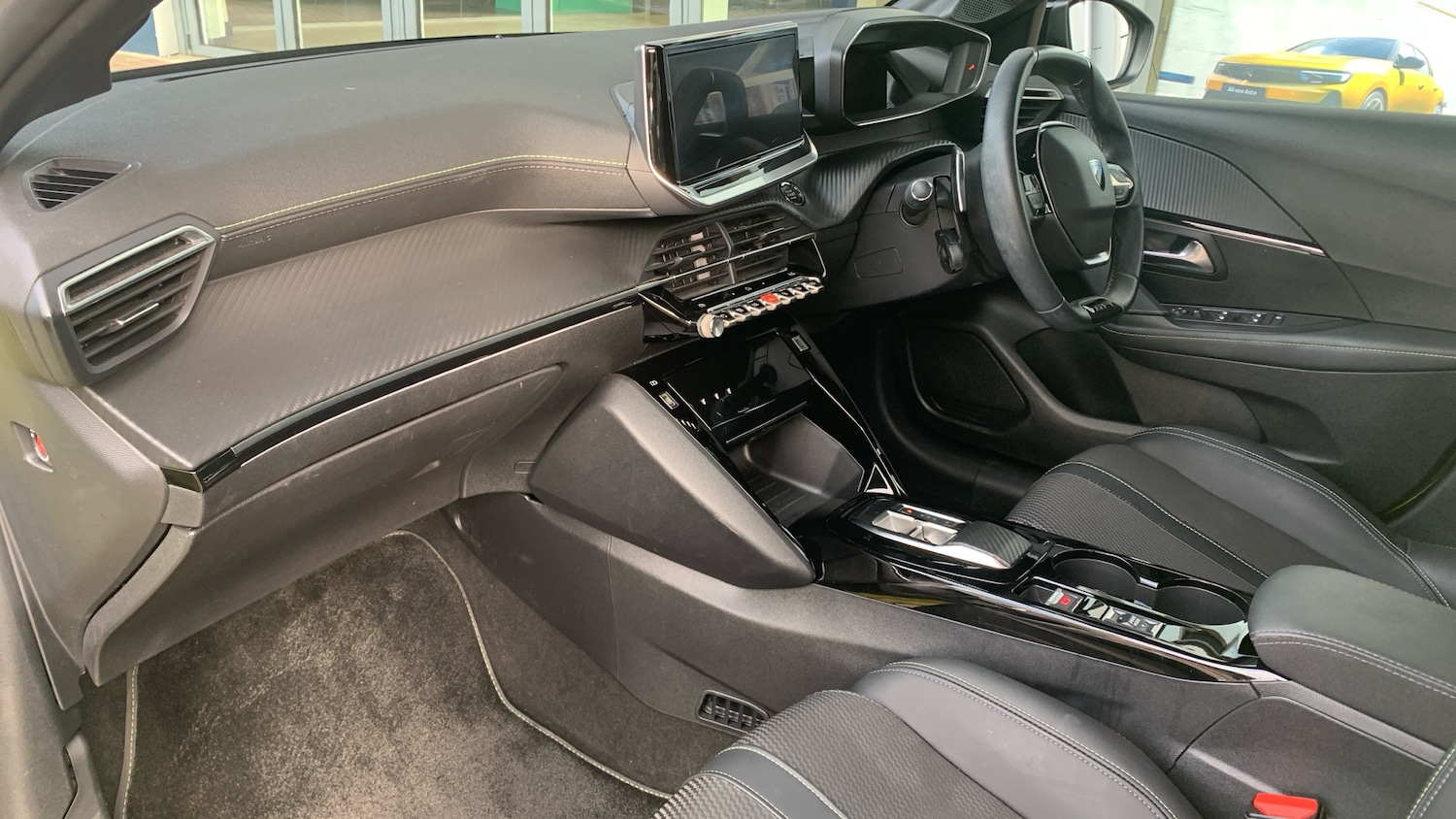 Used Peugeot 208 2024 for sale - 76486428: Photo 12