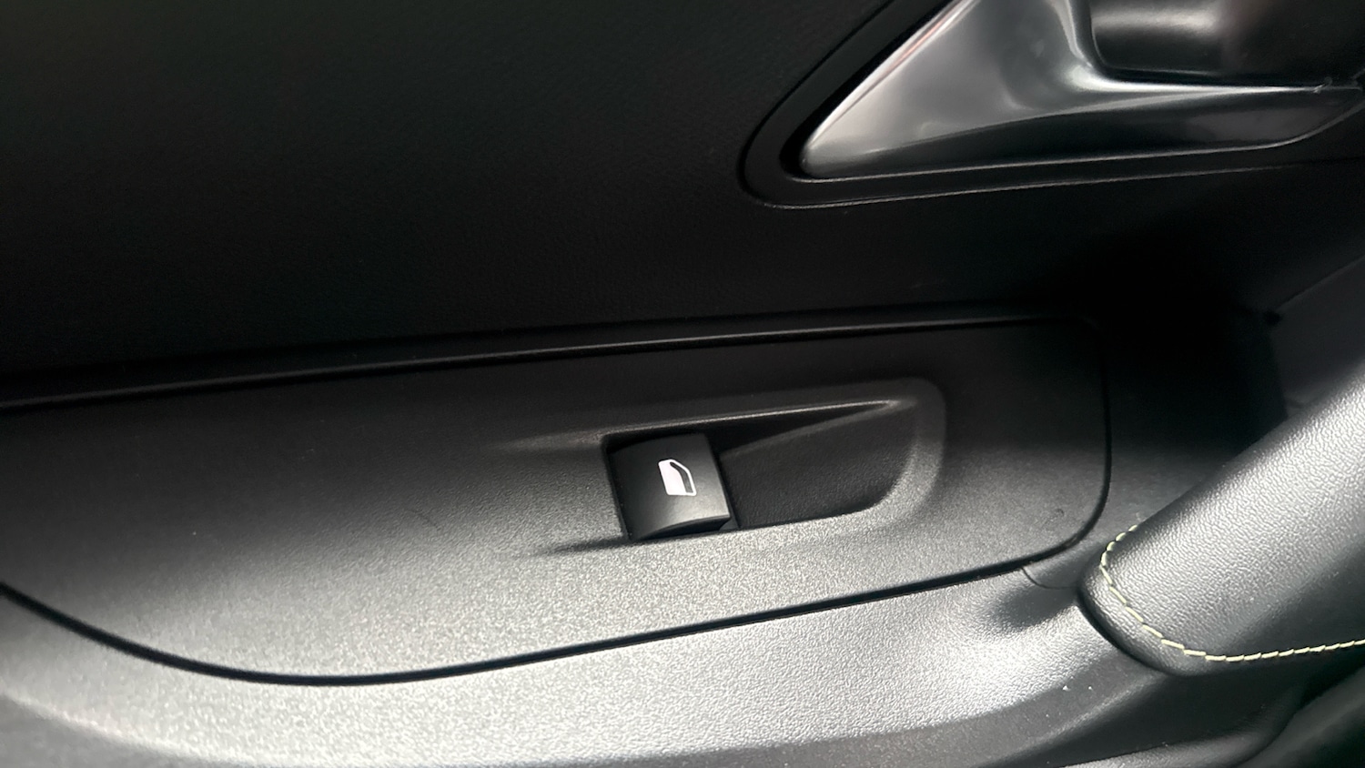 Used Peugeot 2008 2022 for sale - 77638046: Photo 41