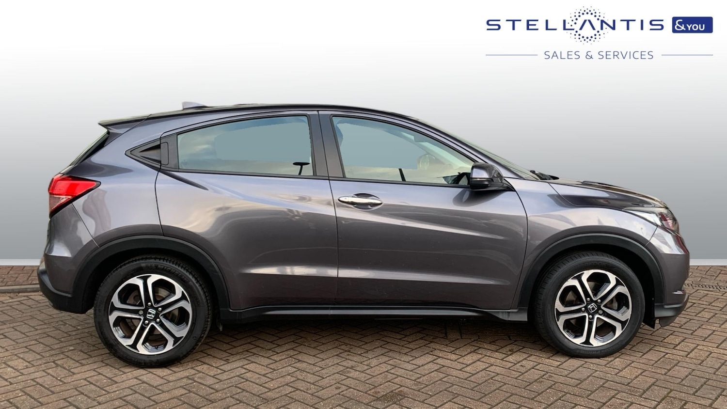 Used Honda HR-V 2017 for sale - 77204864: Photo 2