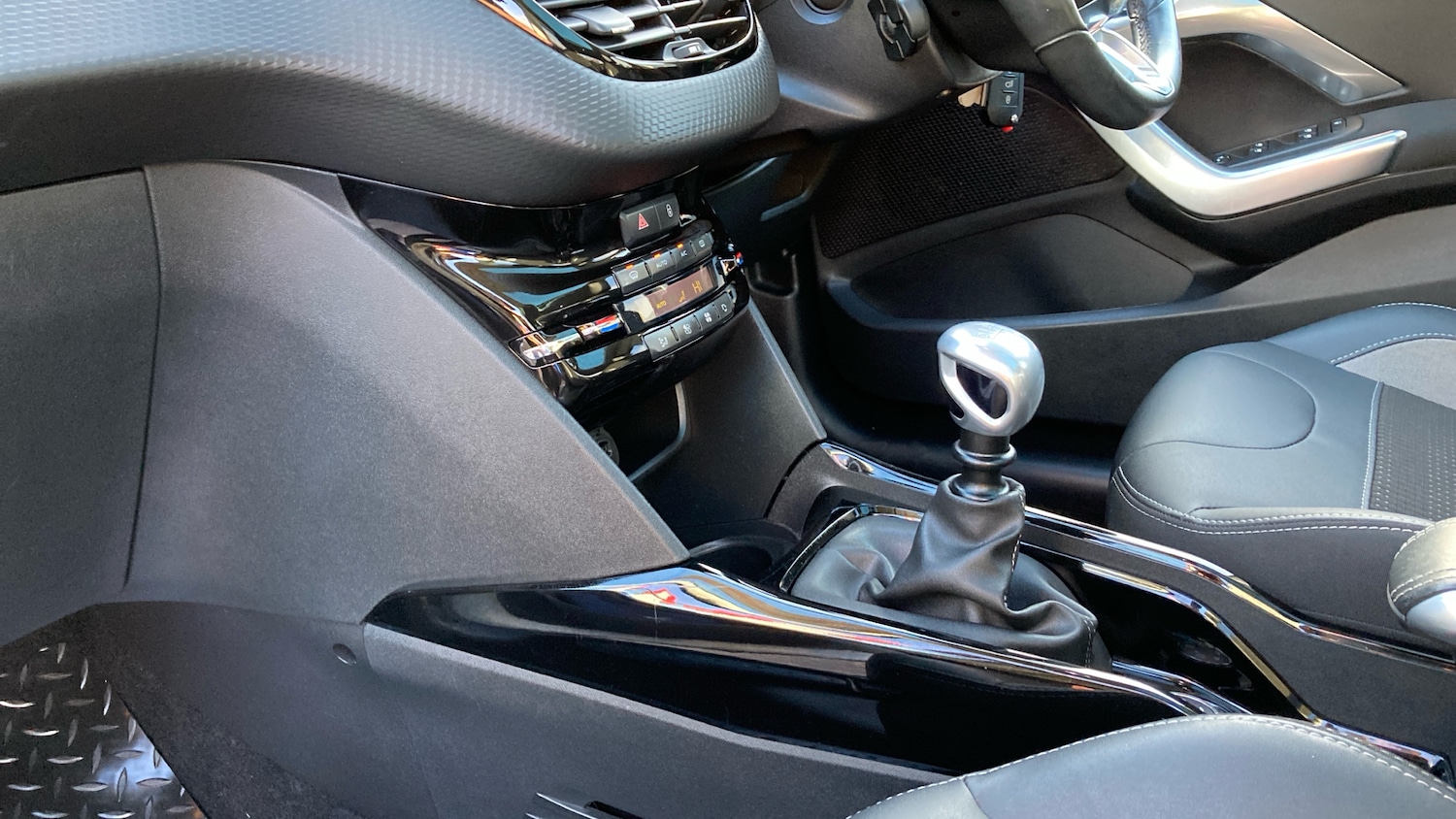 Used Peugeot 2008 2019 for sale - 76719157: Photo 13