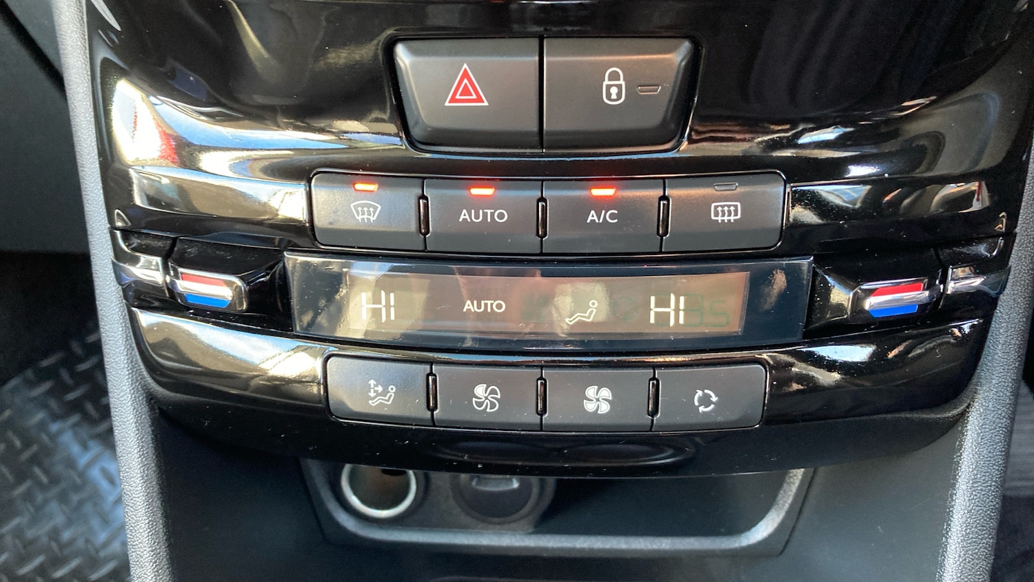 Used Peugeot 2008 2019 for sale - 76719157: Photo 24