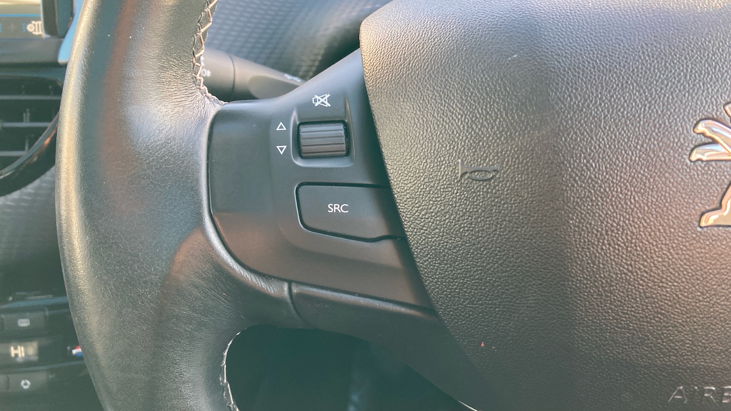 Used Peugeot 2008 2019 for sale - 76719157: Photo 27