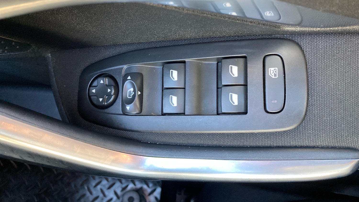 Used Peugeot 2008 2019 for sale - 76719157: Photo 29