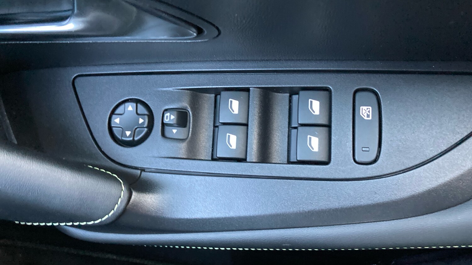 Used Peugeot 2008 2022 for sale - 76831527: Photo 30