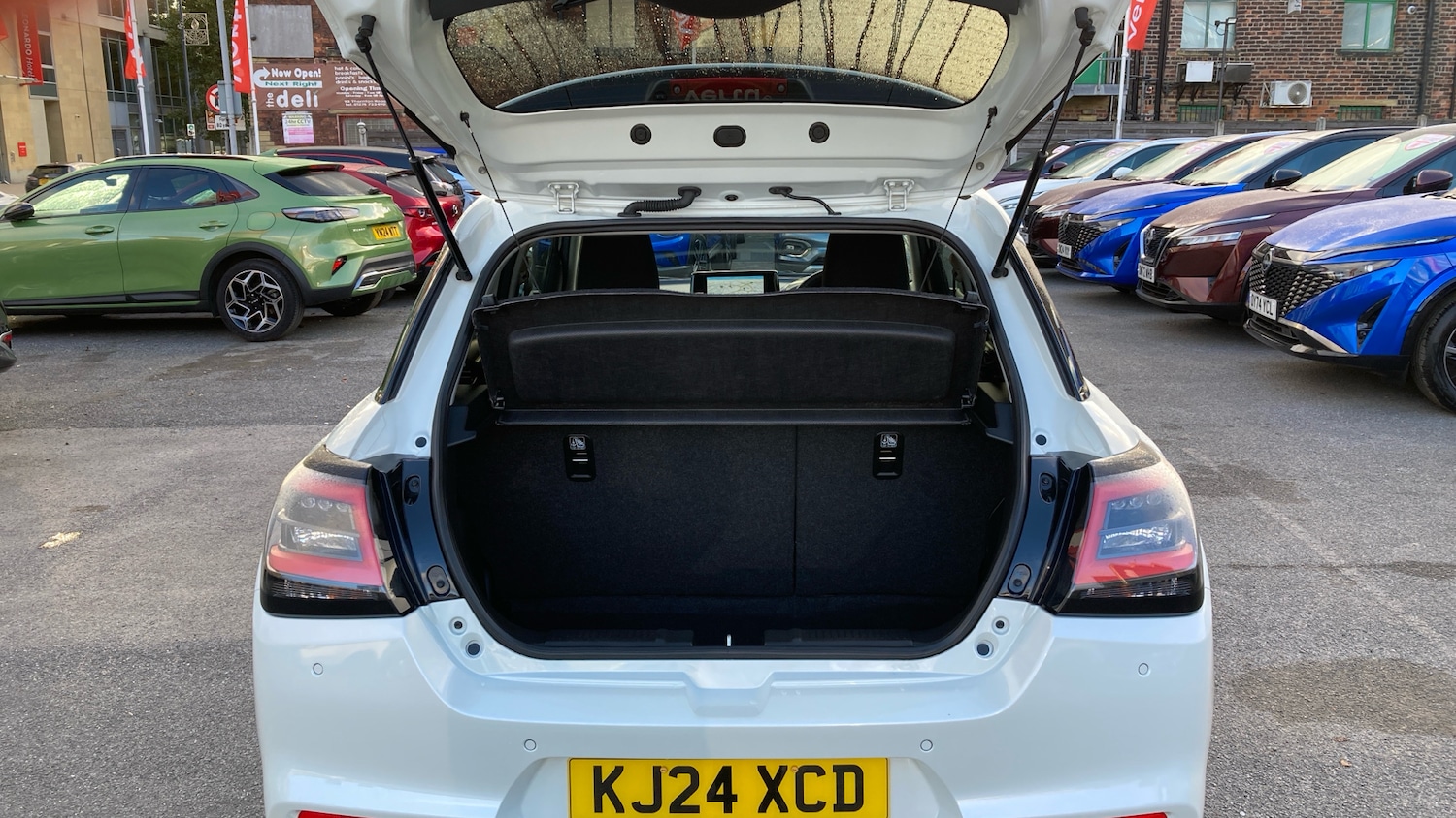 Used Suzuki Swift 2024 for sale - 76401916: Photo 4